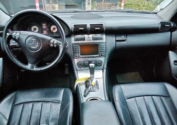 Mercedes-Benz Klasa C cena 72100 przebieg: 188000, rok produkcji 2005 z Starachowice małe 46